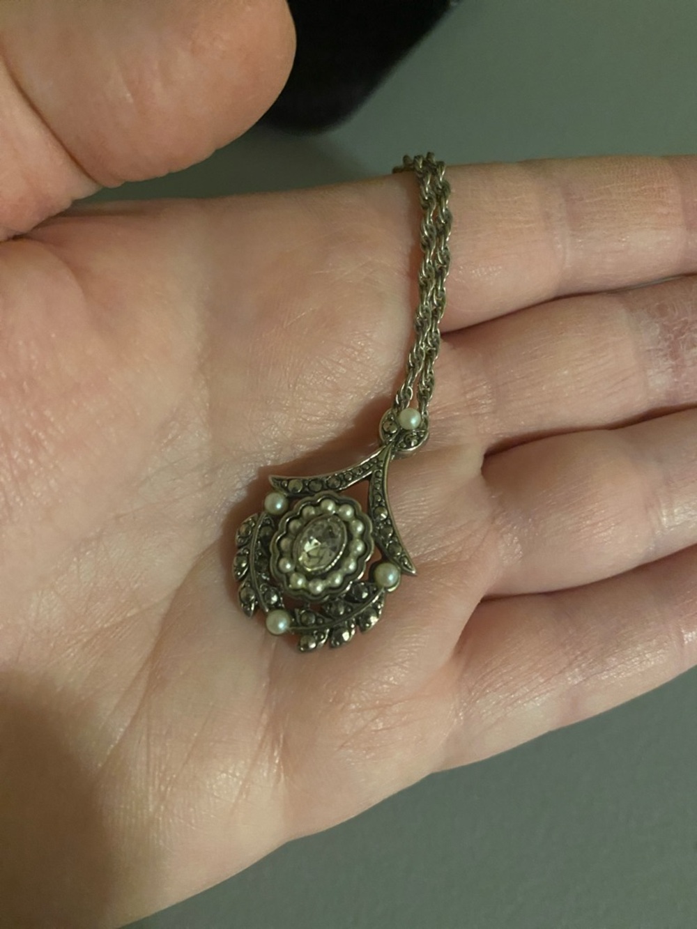 Stunning Marcasite and Faux Pearl Pendant Necklace